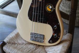 SIRE P5R Alder Five Strings Vintage White, 4, 57 KG