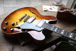 EASTMAN T486 Goldburst, HARDCASE, 3, 62 KG