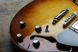 EASTMAN T486 Goldburst, HARDCASE, 3, 62 KG