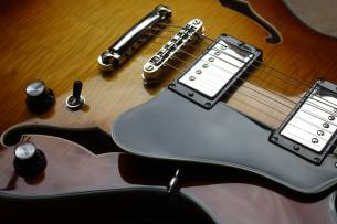 EASTMAN T486 Goldburst, HARDCASE, 3, 62 KG