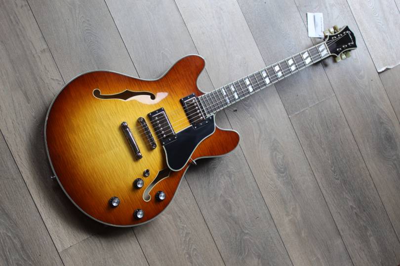EASTMAN T486 Goldburst, HARDCASE, 3, 62 KG