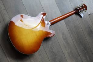 EASTMAN T486 Goldburst, HARDCASE, 3, 62 KG