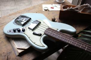 FENDER Custom Shop Custom Shop 1963 Jazz Bass Journeyman Relic Faded Aged Sonic Blue, HARDCASE 4, 30 KG