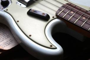 FENDER Custom Shop Custom Shop 1963 Jazz Bass Journeyman Relic Faded Aged Sonic Blue, HARDCASE 4, 30 KG