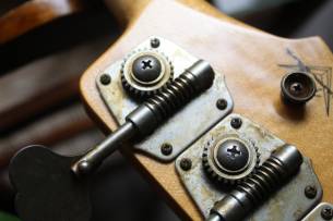 FENDER Custom Shop Custom Shop 1963 Jazz Bass Journeyman Relic Faded Aged Sonic Blue, HARDCASE 4, 30 KG