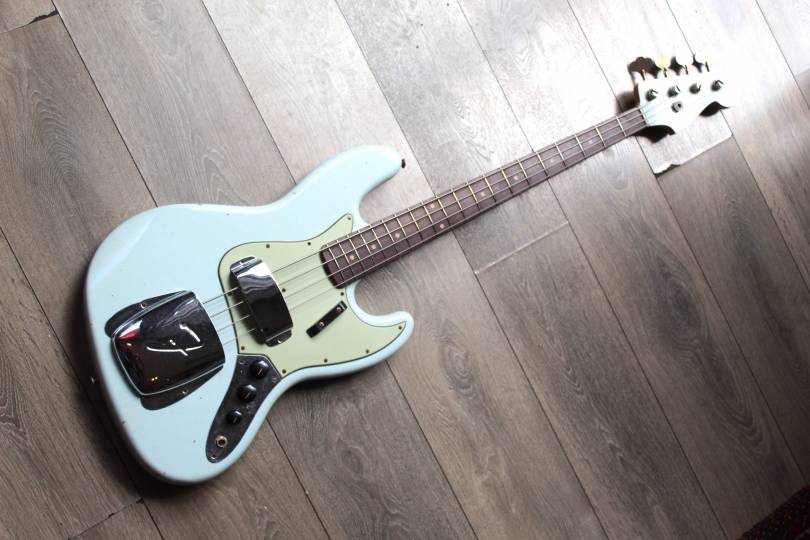 FENDER Custom Shop Custom Shop 1963 Jazz Bass Journeyman Relic Faded Aged Sonic Blue, HARDCASE 4, 30 KG