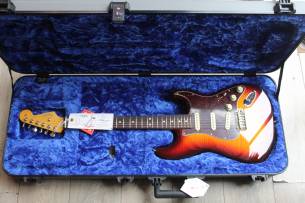 FENDER 70th Anniversary American Professional II Stratocaster , Comet Burst, HARDCASE, 3, 65 KG