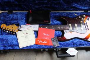 FENDER 70th Anniversary American Professional II Stratocaster , Comet Burst, HARDCASE, 3, 65 KG