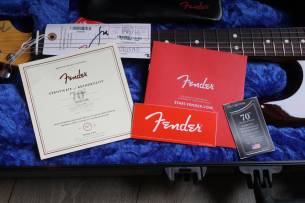 FENDER 70th Anniversary American Professional II Stratocaster , Comet Burst, HARDCASE, 3, 65 KG