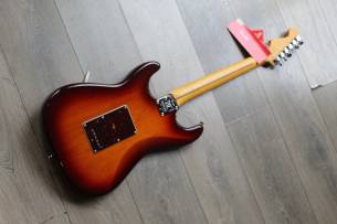 FENDER 70th Anniversary American Professional II Stratocaster , Comet Burst, HARDCASE, 3, 65 KG