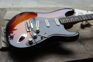 FENDER 70th Anniversary American Professional II Stratocaster , Comet Burst, HARDCASE, 3, 65 KG