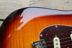 FENDER 70th Anniversary American Professional II Stratocaster , Comet Burst, HARDCASE, 3, 65 KG