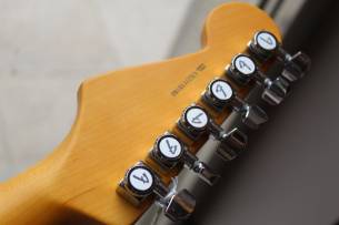 FENDER 70th Anniversary American Professional II Stratocaster , Comet Burst, HARDCASE, 3, 65 KG