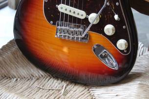 FENDER 70th Anniversary American Professional II Stratocaster , Comet Burst, HARDCASE, 3, 65 KG