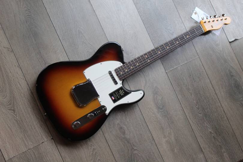 FENDER American Vintage II 1963 Telecaster 3-Color Sunburst, HARDCASE, 3, 73 KG
