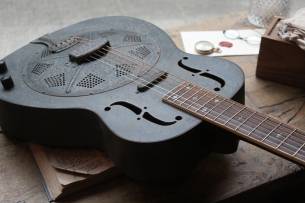 ROYALL Blues Hound Distressed Relic Brass Finish 14 Fret Single Cone Resonator With Pickup SOFTCASE,