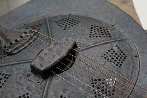 ROYALL Blues Hound Distressed Relic Brass Finish 14 Fret Single Cone Resonator With Pickup SOFTCASE,