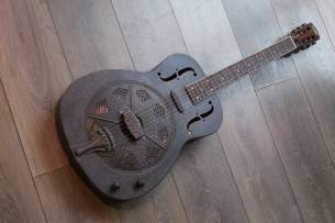 ROYALL Blues Hound Distressed Relic Brass Finish 14 Fret Single Cone Resonator With Pickup SOFTCASE,
