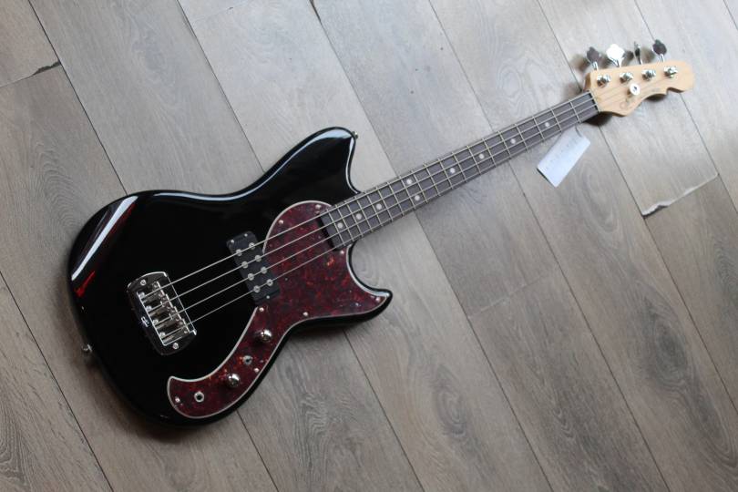 G & L Short Scale Tribute Fallout Jet Black, 4, 46 KG