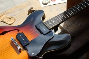 STANFORD Crossroad Thinline 30 Sunburst Matte HARDCASE, 2, 76 KG