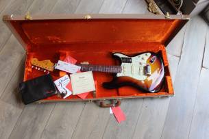 FENDER American Vintage II '61 Stratocaster, Three Color Sunburst, HARDCASE,