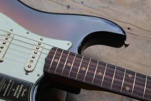 FENDER American Vintage II '61 Stratocaster, Three Color Sunburst, HARDCASE,