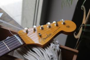 FENDER American Vintage II '61 Stratocaster, Three Color Sunburst, HARDCASE,