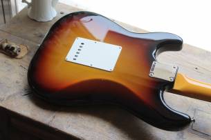 FENDER American Vintage II '61 Stratocaster, Three Color Sunburst, HARDCASE,