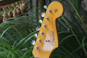 FENDER American Vintage II '61 Stratocaster, Three Color Sunburst, HARDCASE,
