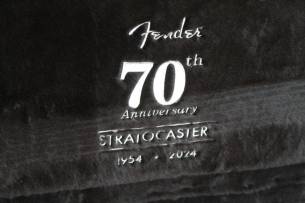 FENDER 70TH Anniversary Ultra Stratocaster HSS, HARDCASE, 3, 77 KG