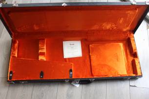 FENDER 70th Anniversary Vintera II Antigua Stratocaster HARDCASE ,3, 40 KG