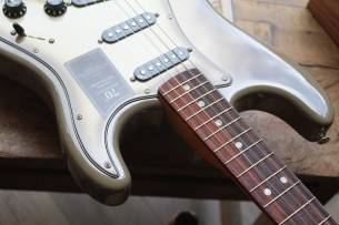 FENDER 70th Anniversary Vintera II Antigua Stratocaster HARDCASE ,3, 40 KG