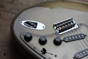FENDER 70th Anniversary Vintera II Antigua Stratocaster HARDCASE ,3, 40 KG