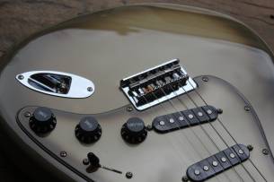FENDER 70th Anniversary Vintera II Antigua Stratocaster HARDCASE ,3, 40 KG