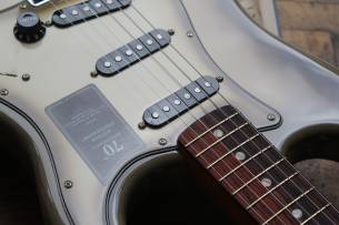 FENDER 70th Anniversary Vintera II Antigua Stratocaster HARDCASE ,3, 40 KG