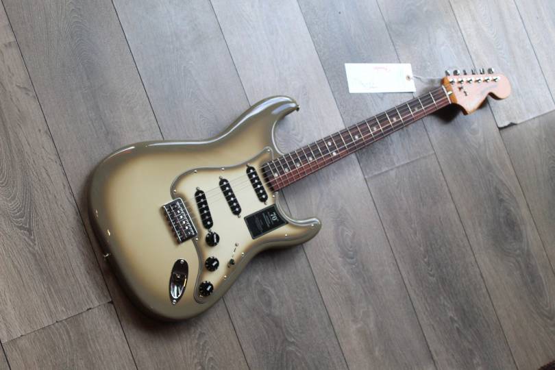 FENDER 70th Anniversary Vintera II Antigua Stratocaster HARDCASE ,3, 40 KG