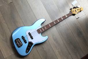 G & L Tribute Series JB Color: Lake Placid Blue, 4, 46 KG