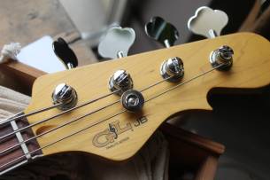 G & L Tribute Series JB Color: Lake Placid Blue, 4, 46 KG