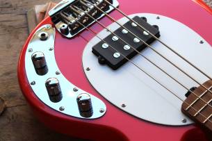 STINGRAY Short Scale Fiesta Red, 3, 33 KG