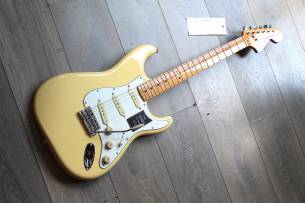FENDER "Stratocaster Vintera II '70s, Vintage White Maple" GIGBAG, 3, 50 KG
