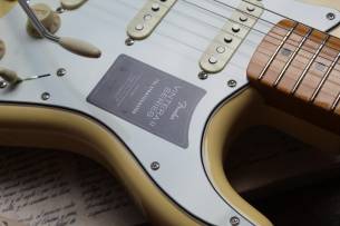 FENDER "Stratocaster Vintera II '70s, Vintage White Maple" GIGBAG, 3, 50 KG