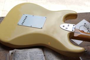 FENDER "Stratocaster Vintera II '70s, Vintage White Maple" GIGBAG, 3, 50 KG