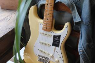 FENDER "Stratocaster Vintera II '70s, Vintage White Maple" GIGBAG, 3, 50 KG