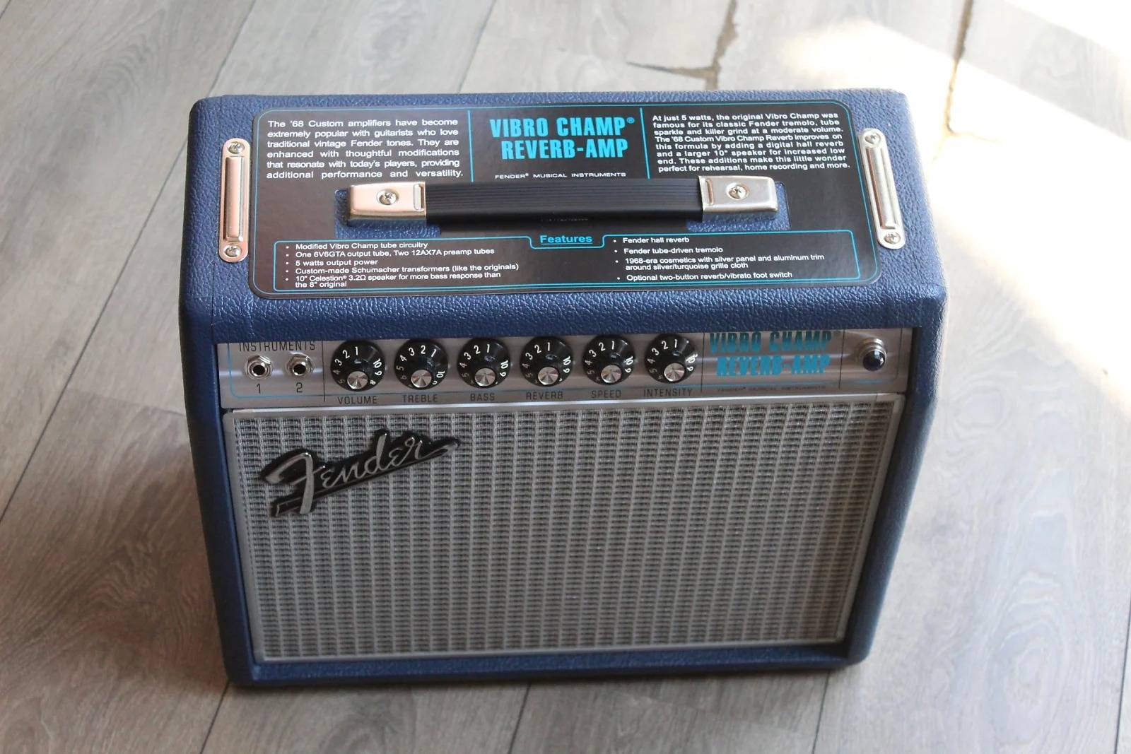 FENDER Limited Edition 68 Custom Vibro Champ Reverb Navy Blue, 11