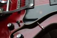 EASTMAN T64/v Bigsby Antique Red, HARDCASE, 2, 88 KG