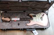 FENDER Limited Edition American Professional II Stratocaster, Rosewood Fingerboard, Shell Pink
