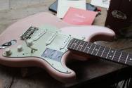 FENDER Limited Edition American Professional II Stratocaster, Rosewood Fingerboard, Shell Pink