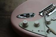FENDER Limited Edition American Professional II Stratocaster, Rosewood Fingerboard, Shell Pink