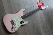 FENDER Limited Edition American Professional II Stratocaster, Rosewood Fingerboard, Shell Pink