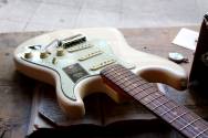 FENDER American Vintage II Strat, Olympic White,Slab Rosewood HARDCASE, 3, 67 KG